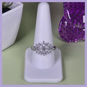 Marquise-Cut Cluster Ring With Sparkling CZ Stones Size 10‎ (NWOT)
